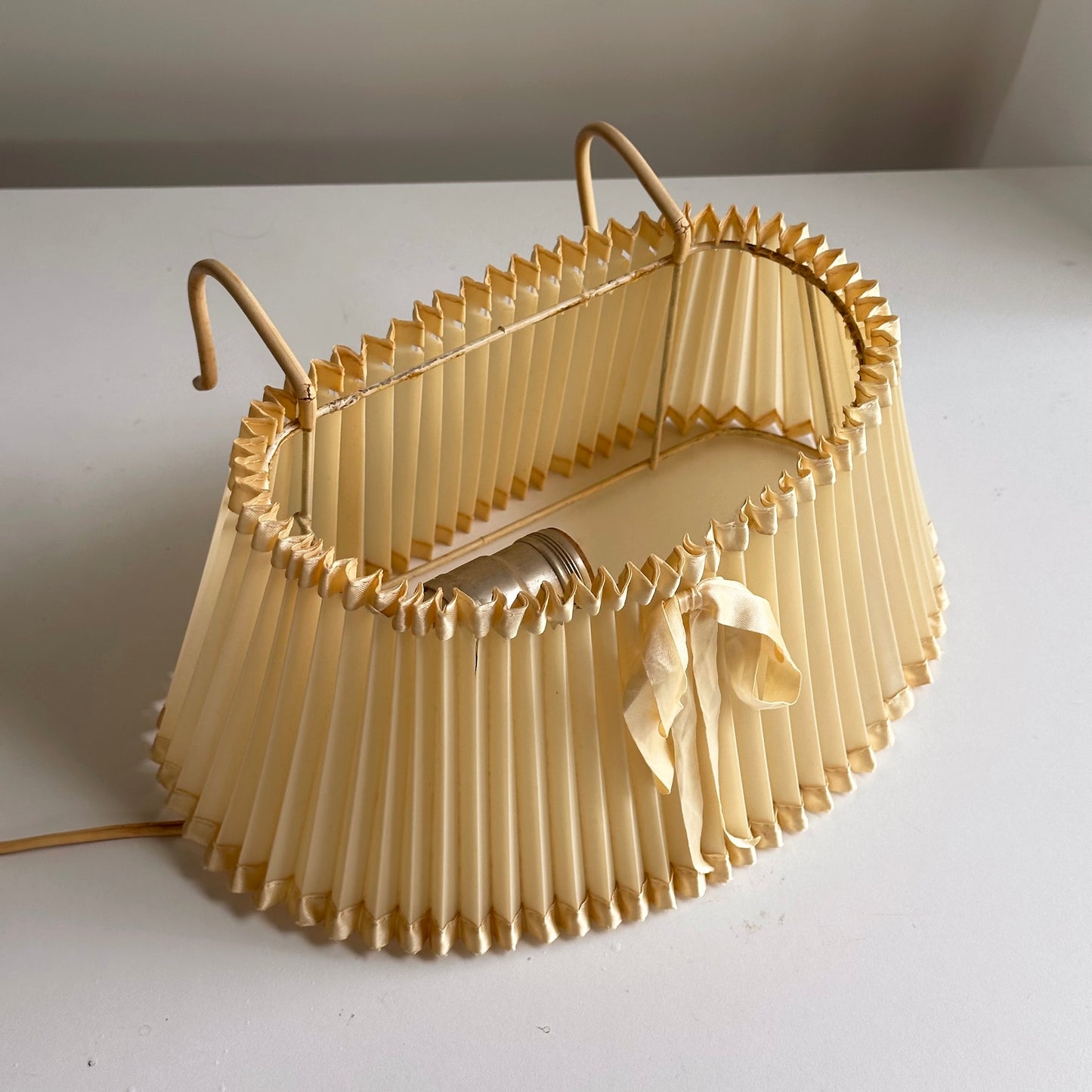 Vintage Cream Pleated Headboard Lamp