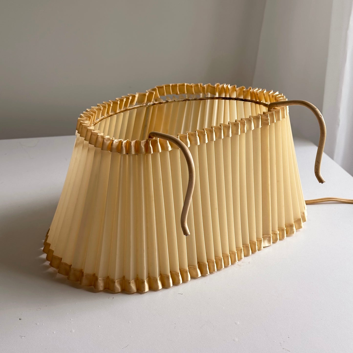 Vintage Cream Pleated Headboard Lamp