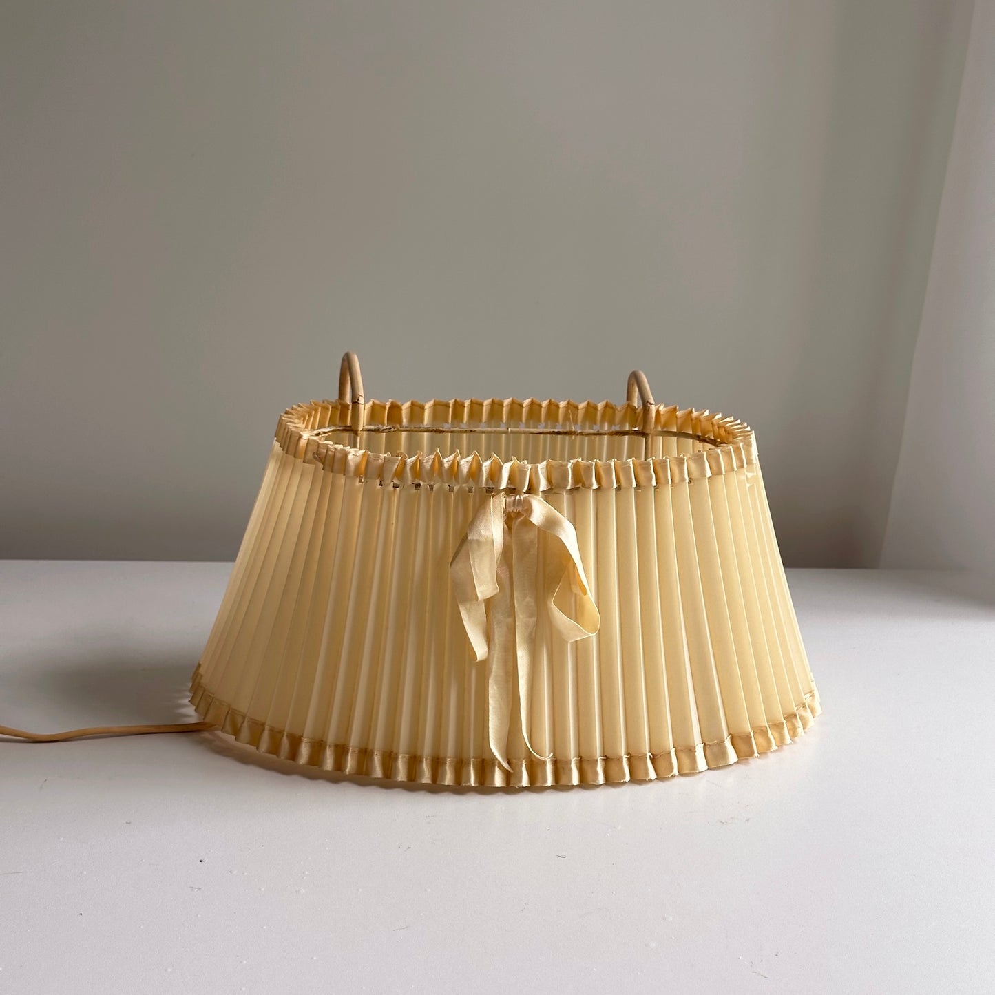 Vintage Cream Pleated Headboard Lamp