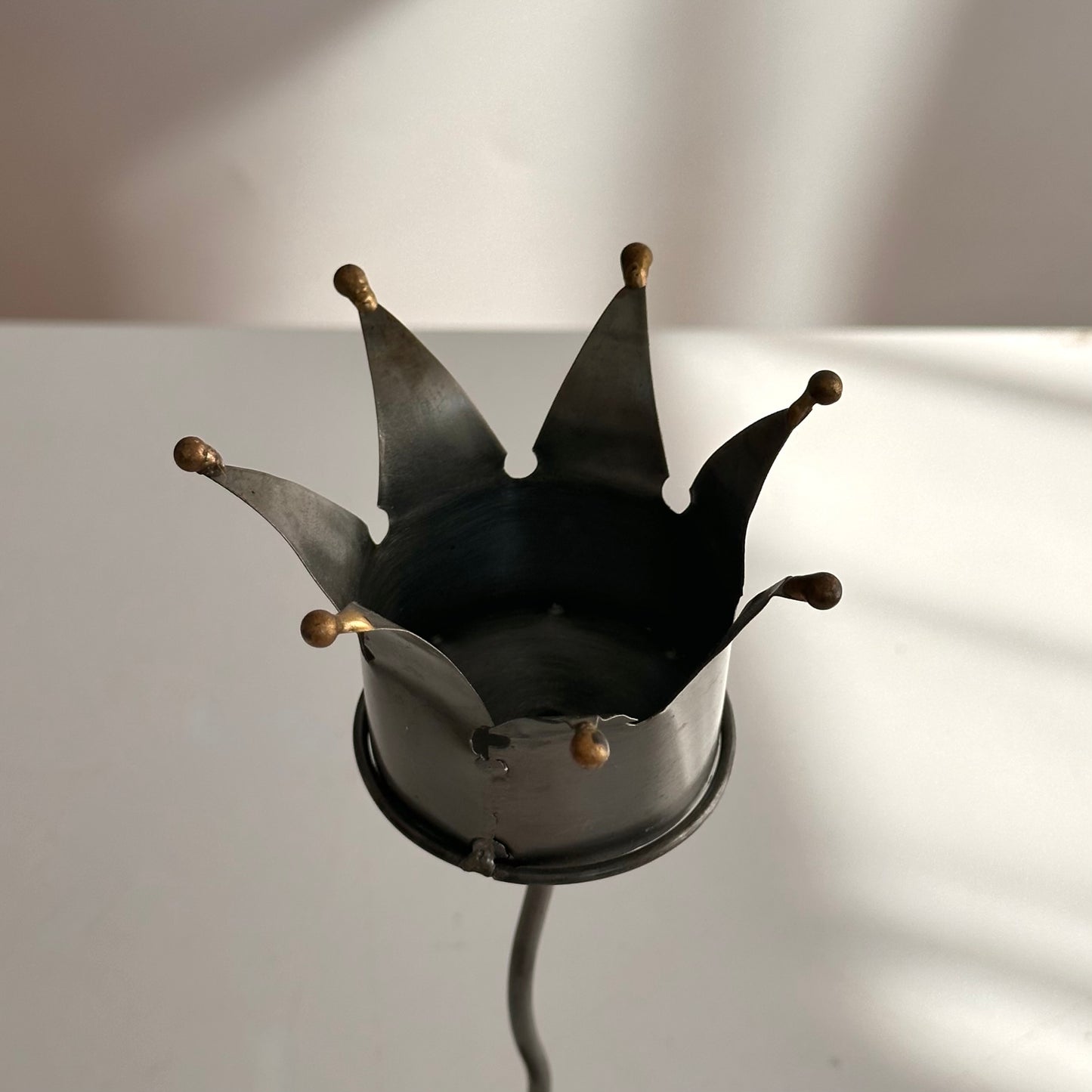 Metal Crown Candleholder with Wavy Stem